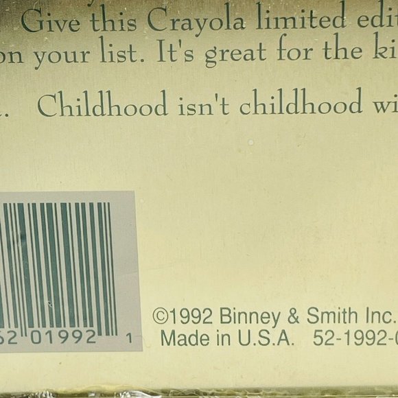 Crayola Collectible Vintage Tin, 64 Crayons  & Exclusive Bear Christmas Ornament - Picture 6 of 11